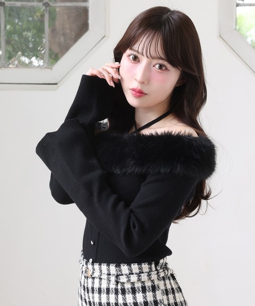 one after another NICE CLAUP（ワンアフターアナザーナイスクラップ）の「オフショルフェイクファーニット（ニット/セーター・レディース・ブラック/グレー/ピンク/アイボリー・FREE）」の9枚目の写真