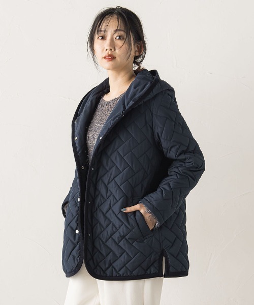 Droite lautreamont(ドロワットロートレアモン)の「【WEB限定】ポリエステルタフタキルトコート(その他アウター・レディース・ベージュ/ネイビー・M)」の1枚目の写真