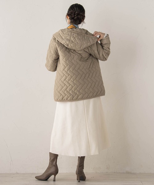 Droite lautreamont(ドロワットロートレアモン)の「【WEB限定】ポリエステルタフタキルトコート(その他アウター・レディース・ベージュ/ネイビー・M)」の7枚目の写真