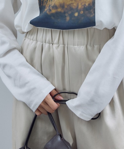 SALON adam et rope'(サロン アダム エ ロペ)の「【Annie Spratt by SALON】フォトロングスリーブTシャツ(Tシャツ/カットソー・レディース・ホワイト系その他4/ホワイト系その他2/ホワイト・FREE)」の4枚目の写真