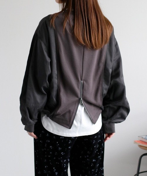 cepo（セポ）の「バックジップミリタリー切り替えプルオーバー（スウェット・レディース・オフホワイト/チャコール・M）」の2枚目の写真