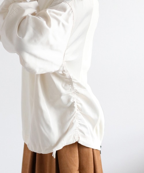 cepo（セポ）の「バックジップミリタリー切り替えプルオーバー（スウェット・レディース・オフホワイト/チャコール・M）」の3枚目の写真