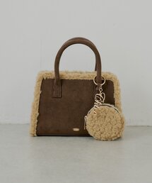 Chico(チコ)のロゴチャーム付スエードムートンバッグ(ボストンバッグ)
