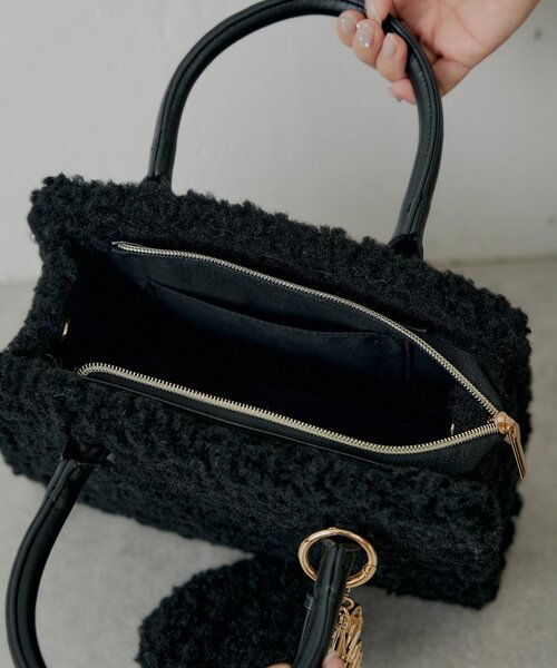 ロゴチャーム付きスエードムートンバッグ（ボストンバッグ）｜Chico