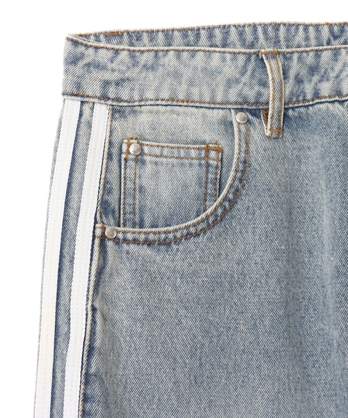 adidas（アディダス）の「adidas DENIM FIREBIRD TRACK PANTS ATMOS / アディダス デニム ファイヤー バード トラックパンツ アトモス【SP】（デニムパンツ・メンズ・ライトインディゴブルー・27inch/26inch/25inch/24inch/36inch/35inch/34inch/33inch/32inch/30inch）」の2枚目の写真