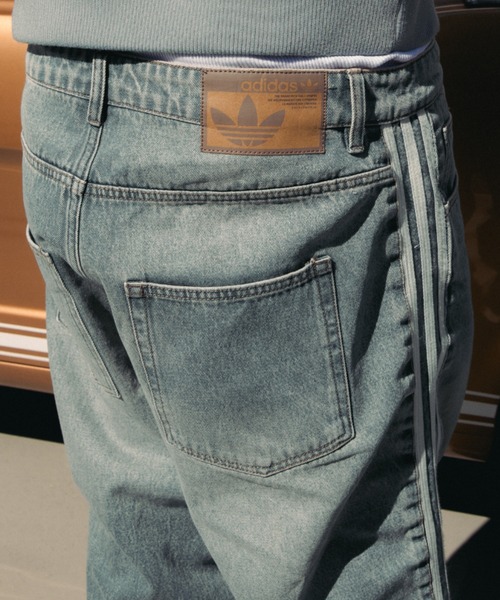 adidas（アディダス）の「adidas DENIM FIREBIRD TRACK PANTS ATMOS / アディダス デニム ファイヤー バード トラックパンツ アトモス【SP】（デニムパンツ・メンズ・ライトインディゴブルー・27inch/26inch/25inch/24inch/36inch/35inch/34inch/33inch/32inch/30inch）」の11枚目の写真