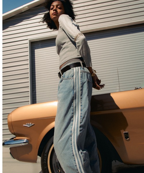 adidas（アディダス）の「adidas DENIM FIREBIRD TRACK PANTS ATMOS / アディダス デニム ファイヤー バード トラックパンツ アトモス【SP】（デニムパンツ・メンズ・ライトインディゴブルー・27inch/26inch/25inch/24inch/36inch/35inch/34inch/33inch/32inch/30inch）」の12枚目の写真
