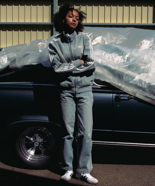 adidas（アディダス）の「adidas DENIM FIREBIRD TRACK PANTS ATMOS / アディダス デニム ファイヤー バード トラックパンツ アトモス【SP】（デニムパンツ・メンズ・ライトインディゴブルー・27inch/26inch/25inch/24inch/36inch/35inch/34inch/33inch/32inch/30inch）」の17枚目の写真