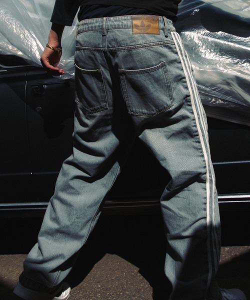 adidas（アディダス）の「adidas DENIM FIREBIRD TRACK PANTS ATMOS / アディダス デニム ファイヤー バード トラックパンツ アトモス【SP】（デニムパンツ・メンズ・ライトインディゴブルー・27inch/26inch/25inch/24inch/36inch/35inch/34inch/33inch/32inch/30inch）」の10枚目の写真