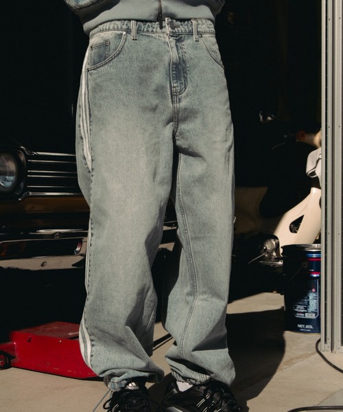 adidas（アディダス）の「adidas DENIM FIREBIRD TRACK PANTS ATMOS / アディダス デニム ファイヤー バード トラックパンツ アトモス【SP】（デニムパンツ・メンズ・ライトインディゴブルー・27inch/26inch/25inch/24inch/36inch/35inch/34inch/33inch/32inch/30inch）」の7枚目の写真