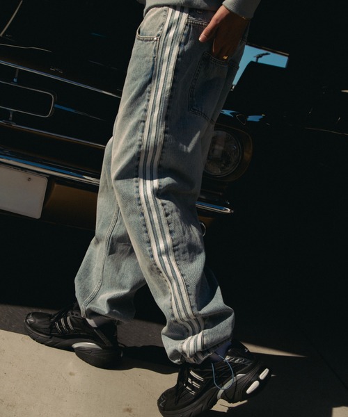 adidas（アディダス）の「adidas DENIM FIREBIRD TRACK PANTS ATMOS / アディダス デニム ファイヤー バード トラックパンツ アトモス【SP】（デニムパンツ・メンズ・ライトインディゴブルー・27inch/26inch/25inch/24inch/36inch/35inch/34inch/33inch/32inch/30inch）」の9枚目の写真
