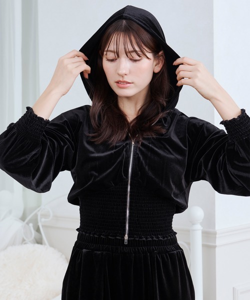 eMutille(エミュティーユ)の「【SET ITEM】velour set up /ベロアセットアップ(セットアップ・レディース・スモークピンク/ブラック・FREE)」の4枚目の写真