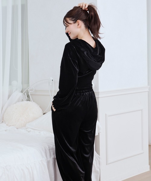 eMutille(エミュティーユ)の「【SET ITEM】velour set up /ベロアセットアップ(セットアップ・レディース・スモークピンク/ブラック・FREE)」の3枚目の写真