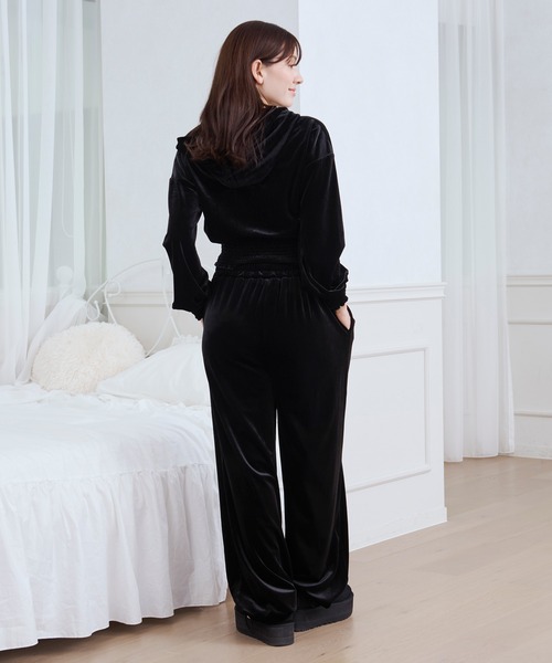 eMutille(エミュティーユ)の「【SET ITEM】velour set up /ベロアセットアップ(セットアップ・レディース・スモークピンク/ブラック・FREE)」の6枚目の写真