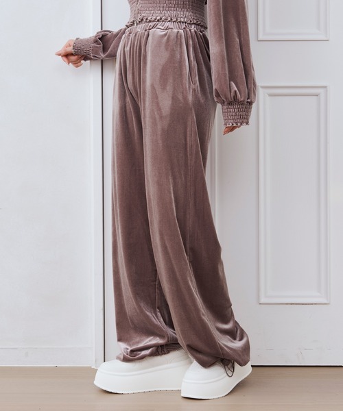 eMutille(エミュティーユ)の「【SET ITEM】velour set up /ベロアセットアップ(セットアップ・レディース・スモークピンク/ブラック・FREE)」の14枚目の写真