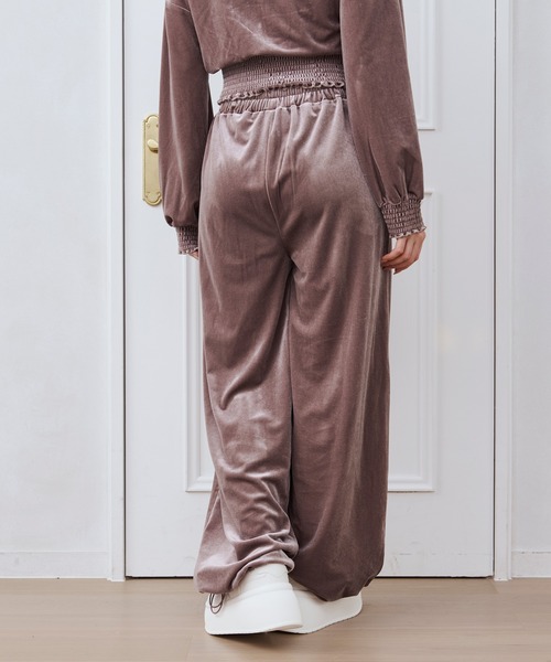 eMutille(エミュティーユ)の「【SET ITEM】velour set up /ベロアセットアップ(セットアップ・レディース・スモークピンク/ブラック・FREE)」の15枚目の写真