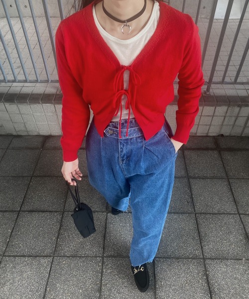 ISOOK(アイスー)の「ダブルリボンカシミヤカーディガン(kiharu select) / Vネック 長袖 羽織り 薄手 秋冬 ミドル丈 ブラウン レッド 赤 茶(カーディガン/ボレロ・レディース・ブラウン/レッド・FREE)」の2枚目の写真