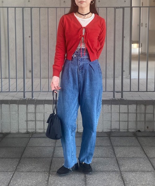 ISOOK(アイスー)の「ダブルリボンカシミヤカーディガン(kiharu select) / Vネック 長袖 羽織り 薄手 秋冬 ミドル丈 ブラウン レッド 赤 茶(カーディガン/ボレロ・レディース・ブラウン/レッド・FREE)」の3枚目の写真