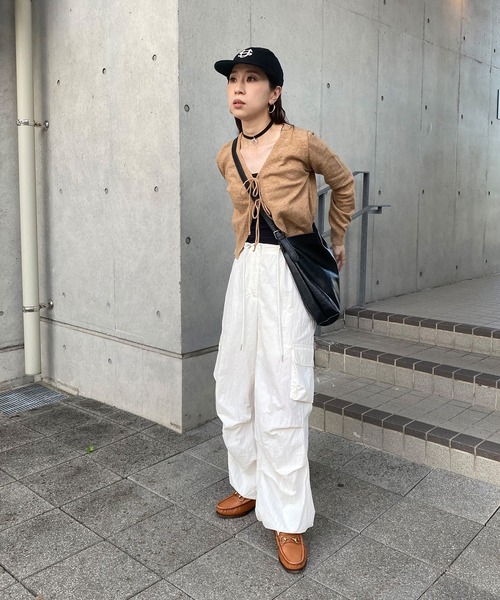 ISOOK(アイスー)の「ダブルリボンカシミヤカーディガン(kiharu select) / Vネック 長袖 羽織り 薄手 秋冬 ミドル丈 ブラウン レッド 赤 茶(カーディガン/ボレロ・レディース・ブラウン/レッド・FREE)」の6枚目の写真