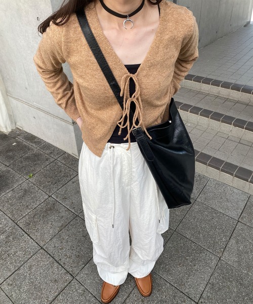 ISOOK(アイスー)の「ダブルリボンカシミヤカーディガン(kiharu select) / Vネック 長袖 羽織り 薄手 秋冬 ミドル丈 ブラウン レッド 赤 茶(カーディガン/ボレロ・レディース・ブラウン/レッド・FREE)」の7枚目の写真