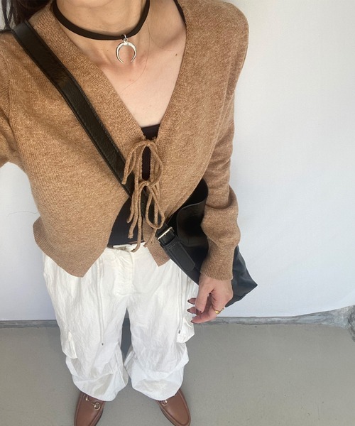 ISOOK(アイスー)の「ダブルリボンカシミヤカーディガン(kiharu select) / Vネック 長袖 羽織り 薄手 秋冬 ミドル丈 ブラウン レッド 赤 茶(カーディガン/ボレロ・レディース・ブラウン/レッド・FREE)」の8枚目の写真