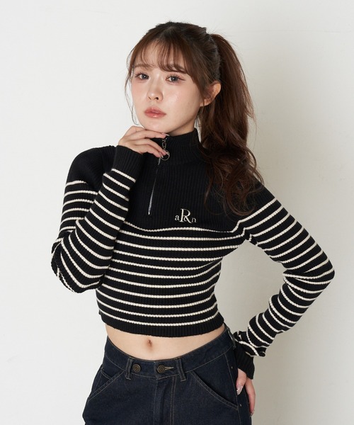 RAY CASSIN（レイカズン）の「コンパクトハイネックニット（ニット/セーター・レディース・チャコールグレー/レッド系その他2/ブラック系その他2/ライトベージュ/ベージュ系その他2・FREE）」の2枚目の写真