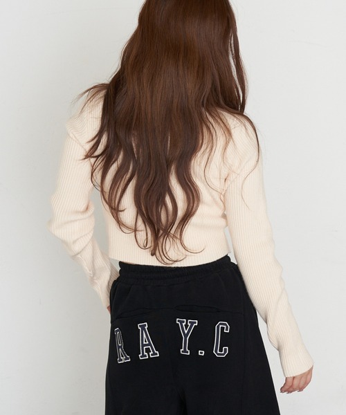 RAY CASSIN（レイカズン）の「コンパクトハイネックニット（ニット/セーター・レディース・チャコールグレー/レッド系その他2/ブラック系その他2/ライトベージュ/ベージュ系その他2・FREE）」の17枚目の写真