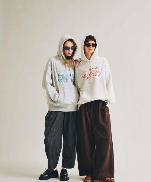 studio CLIP（スタディオクリップ）の「【daily CLIP × holiday】スウェットフーディー（パーカー・レディース・ホワイト/グレー・FREE）」の6枚目の写真