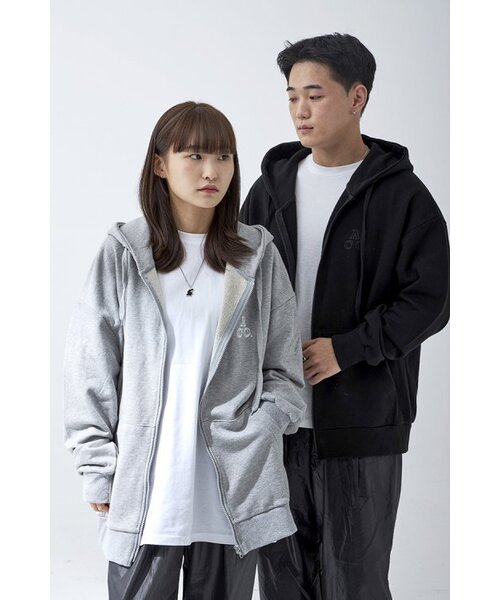 APOSTROPHE COMMA(アポストロフィコンマ)の「ダブルACOロゴフードパーカー(ブラック/ブラック)(パーカー・メンズ・ブラック・LARGE/MEDIUM)」の2枚目の写真