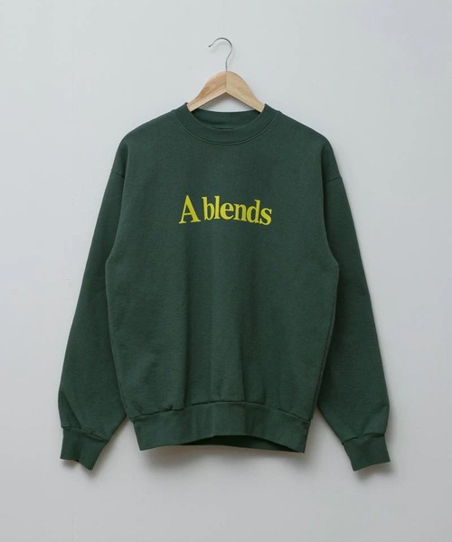 A blends(エイブレンズ)の「A blends 製品染めフロッキープリントスウェットクルーネック(スウェット・メンズ・モカ/グリーン/ホワイト・X-LARGE/MEDIUM)」の1枚目の写真