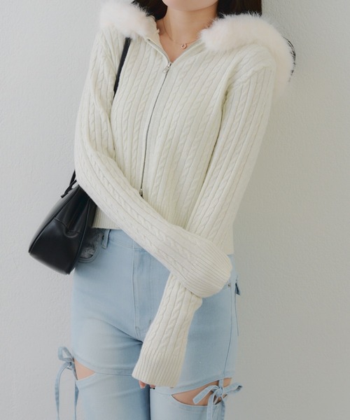continuer de NICE CLAUP（コンティニューデナイスクラップ）の「キラキラケーブルファーパーカー（ニット/セーター・レディース・ピンク/アイボリー/トップグレー/ブラック・FREE）」の11枚目の写真