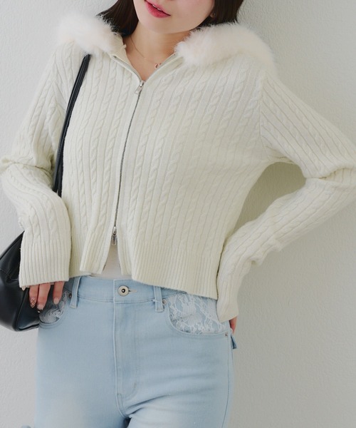 continuer de NICE CLAUP（コンティニューデナイスクラップ）の「キラキラケーブルファーパーカー（ニット/セーター・レディース・ピンク/アイボリー/トップグレー/ブラック・FREE）」の10枚目の写真
