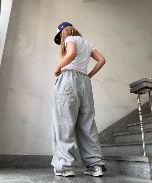 DAUSPICE(ディーオスピス)の「(DUC) Symbol Sweat Pants Grey(スウェットパンツ・レディース・グレー・LARGE/MEDIUM/SMALL)」の5枚目の写真