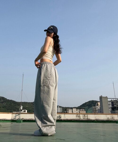 DAUSPICE(ディーオスピス)の「(DUC) Symbol Sweat Pants Grey(スウェットパンツ・レディース・グレー・LARGE/MEDIUM/SMALL)」の8枚目の写真