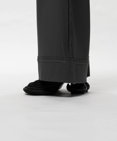 Maison MIHARA YASUHIRO(メゾンミハラヤスヒロ)の「Inside-out Pants(その他パンツ・レディース・ブラック・38/36)」の17枚目の写真