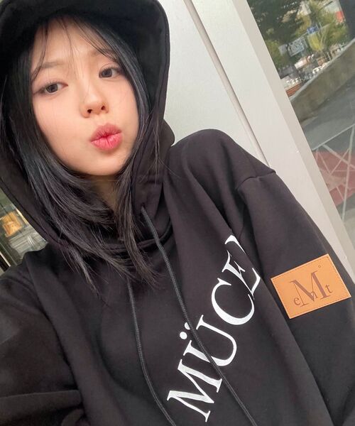 MUCENT(ムセント)の「レザーポイントフードティー 男女共用 (2カラー)(パーカー・レディース・グレー/ブラック・L/S)」の13枚目の写真