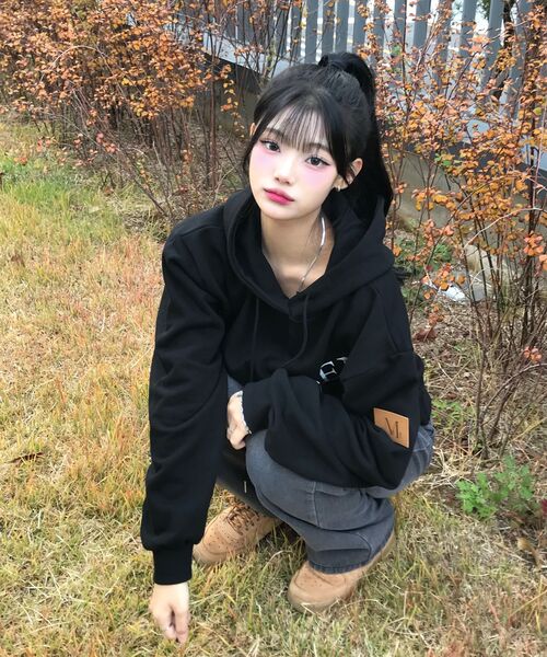 MUCENT(ムセント)の「レザーポイントフードティー 男女共用 (2カラー)(パーカー・レディース・グレー/ブラック・L/S)」の12枚目の写真