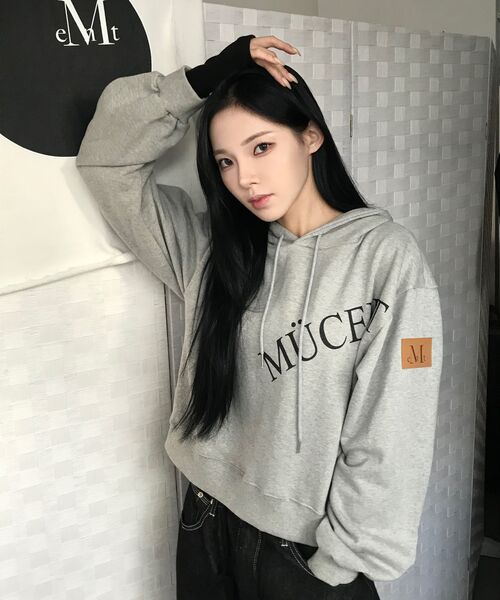 MUCENT(ムセント)の「レザーポイントフードティー 男女共用 (2カラー)(パーカー・レディース・グレー/ブラック・L/S)」の11枚目の写真