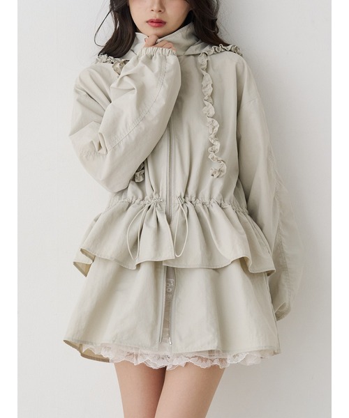 jouetie（ジュエティ）の「フリルマウンテンブルゾン フード付き（ナイロンジャケット・レディース・アイボリー/カーキ/ブラック・MEDIUM）」の2枚目の写真