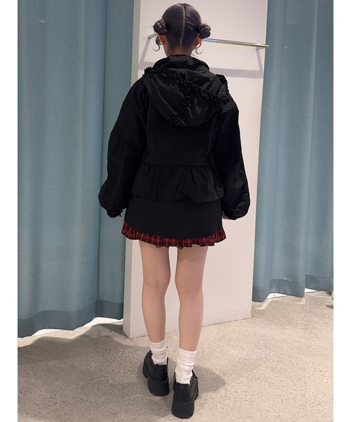 jouetie(ジュエティ)の「フリルマウンテンブルゾン フード付き 春アウター 春服(ナイロンジャケット・レディース・アイボリー/カーキ/ブラック・MEDIUM)」の19枚目の写真