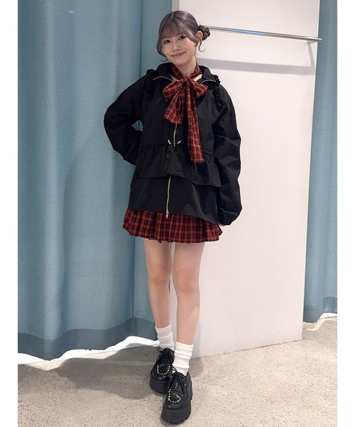 jouetie(ジュエティ)の「フリルマウンテンブルゾン フード付き 春アウター 春服(ナイロンジャケット・レディース・アイボリー/カーキ/ブラック・MEDIUM)」の21枚目の写真