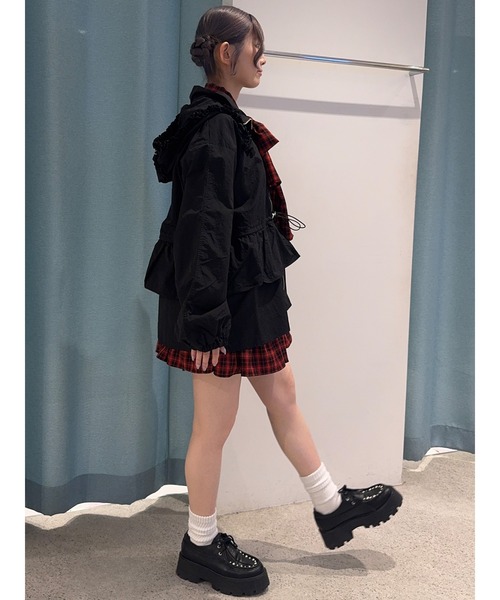 jouetie(ジュエティ)の「フリルマウンテンブルゾン フード付き 春アウター 春服(ナイロンジャケット・レディース・アイボリー/カーキ/ブラック・MEDIUM)」の20枚目の写真