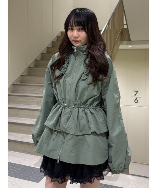 jouetie(ジュエティ)の「フリルマウンテンブルゾン フード付き 春アウター 春服(ナイロンジャケット・レディース・アイボリー/カーキ/ブラック・MEDIUM)」の22枚目の写真