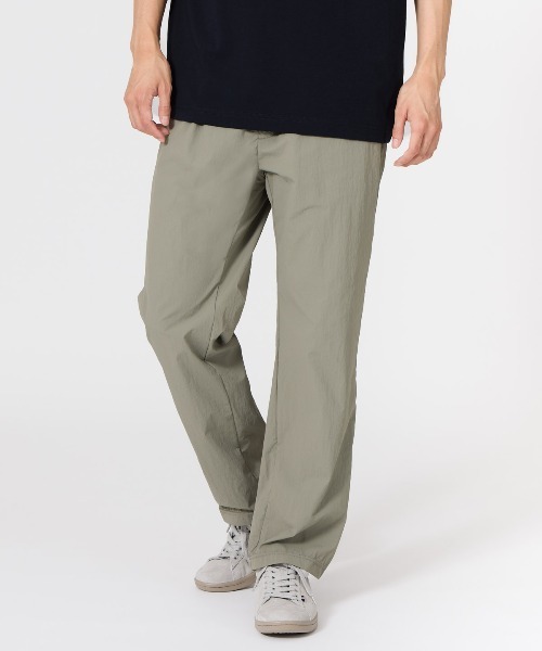 le coq sportif(ルコックスポルティフ)の「【はっ水】ナイロンストレートロングパンツ 前開き(その他パンツ・メンズ・ブラック/カーキ/ネイビー・M/L)」の2枚目の写真