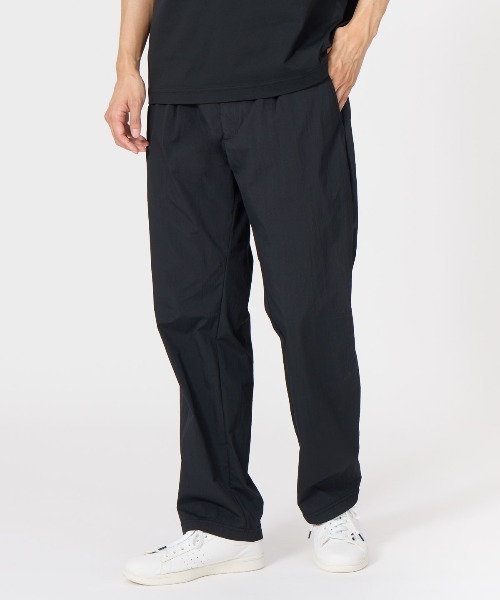 le coq sportif(ルコックスポルティフ)の「【はっ水】ナイロンストレートロングパンツ 前開き(その他パンツ・メンズ・ブラック/カーキ/ネイビー・M/L)」の1枚目の写真