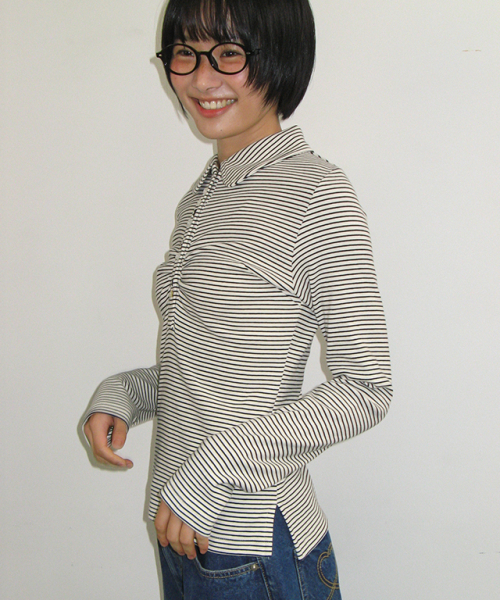 RONRON(ロンロン)の「SHIRRING STRIPE BUTTON LONG SLEEVE IVORY BLACK(Tシャツ/カットソー・レディース・アイボリー・FREE)」の3枚目の写真