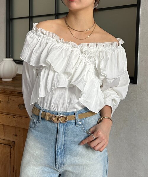 Thevon（ゼボン）の「クロスフリルブラウス（シャツ/ブラウス・レディース・サックスブルー/オフホワイト/ブラック・FREE）」の2枚目の写真