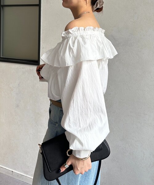 Thevon（ゼボン）の「クロスフリルブラウス（シャツ/ブラウス・レディース・サックスブルー/オフホワイト/ブラック・FREE）」の7枚目の写真