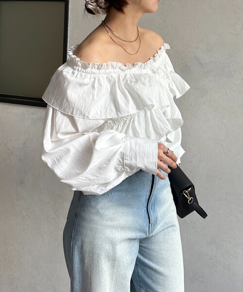 Thevon（ゼボン）の「クロスフリルブラウス（シャツ/ブラウス・レディース・サックスブルー/オフホワイト/ブラック・FREE）」の8枚目の写真