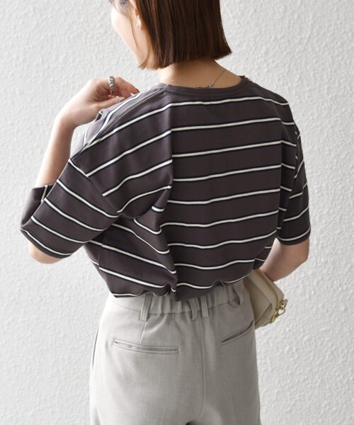 SHIPS any(シップス エニィ)の「SHIPS any:〈洗濯機可能〉マルチボーダー ワイド TEE(Tシャツ/カットソー・レディース・オフホワイト/チャコールグレー/グリーン・ONE SIZE)」の16枚目の写真